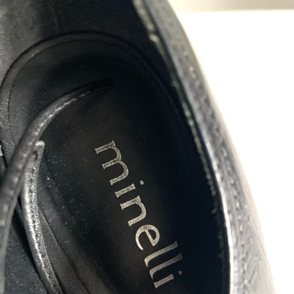 Black leather pumps with leather laces - Picture 5 of 5